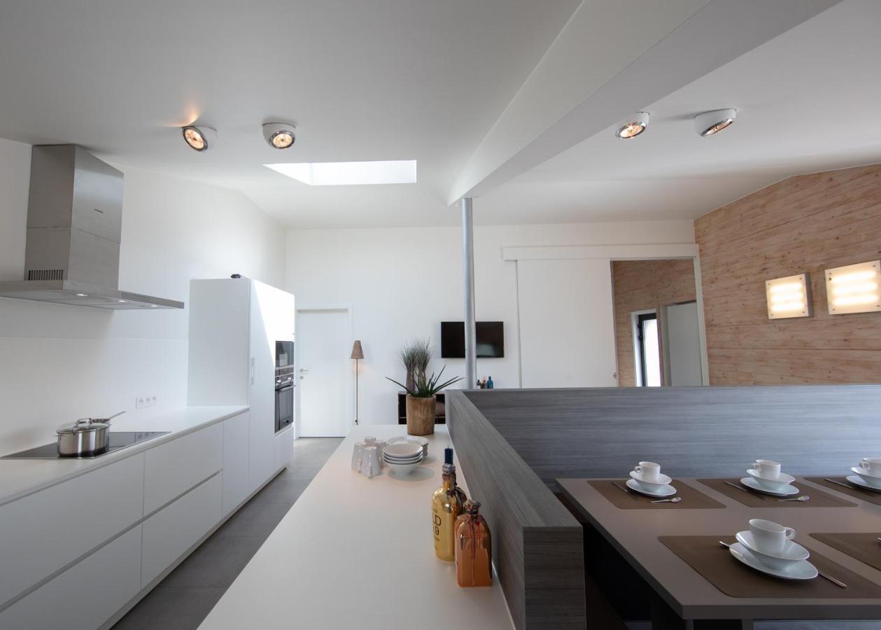Landelijk Vakantiehuis In Diksmuide Met Een Tuin En Vijver Exteriör bild
