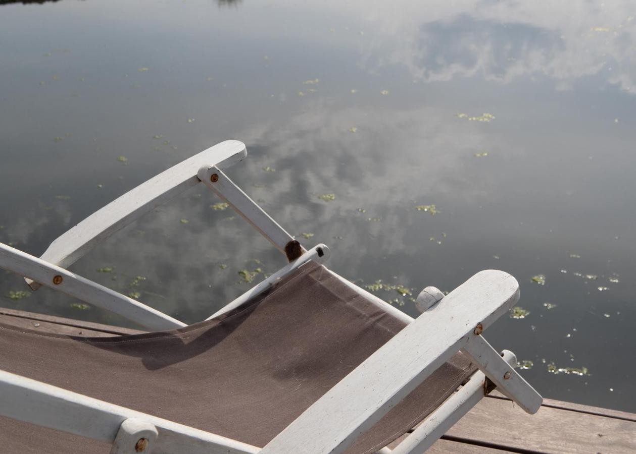 Landelijk Vakantiehuis In Diksmuide Met Een Tuin En Vijver Exteriör bild