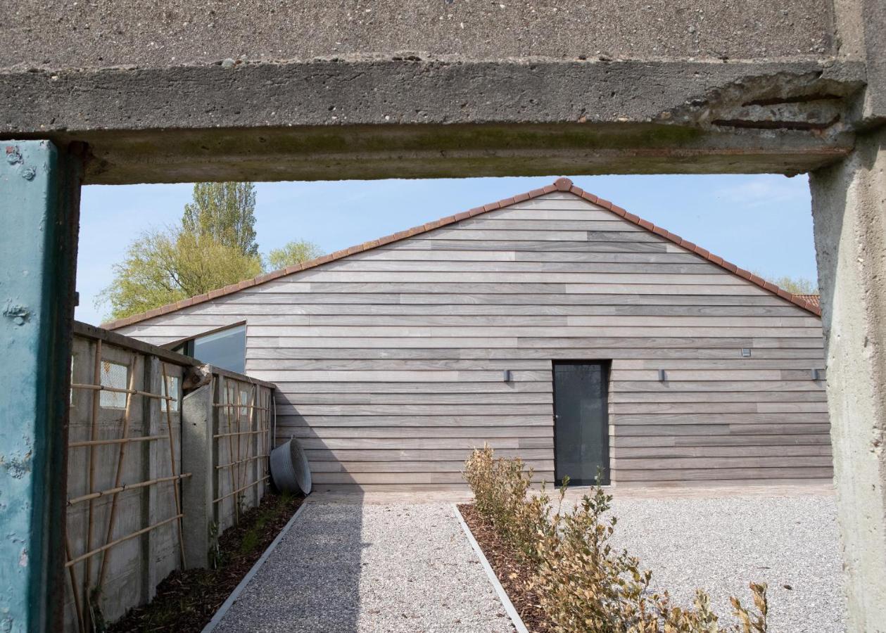 Landelijk Vakantiehuis In Diksmuide Met Een Tuin En Vijver Exteriör bild